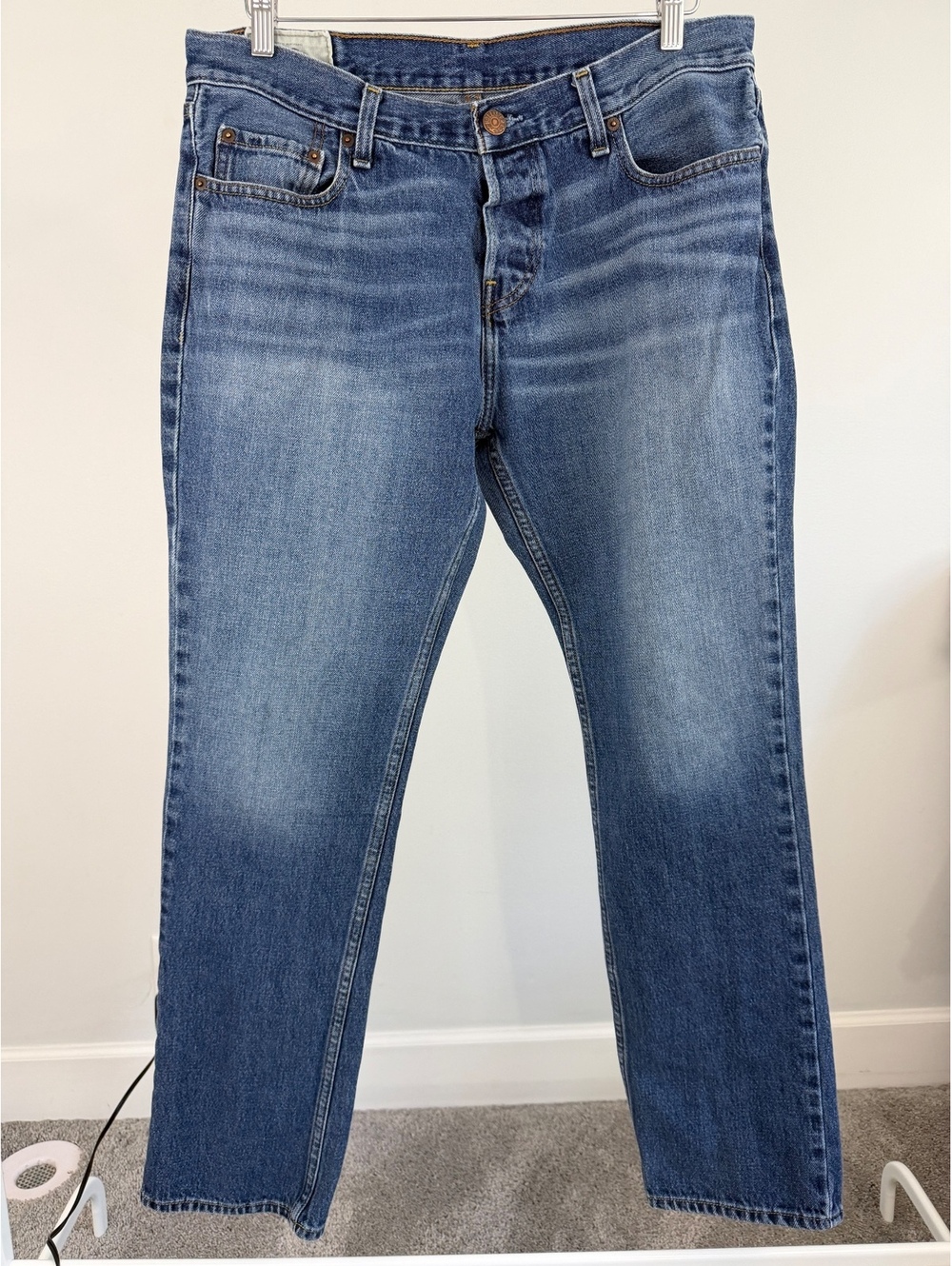 Hollister Mens Jeans 36x32 Straight Leg Medium Wash Blue Denim Actual 36x28